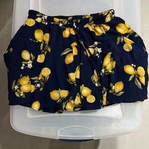 NWOT Sadie and Sage Navy Lemon Print Skort 🌸